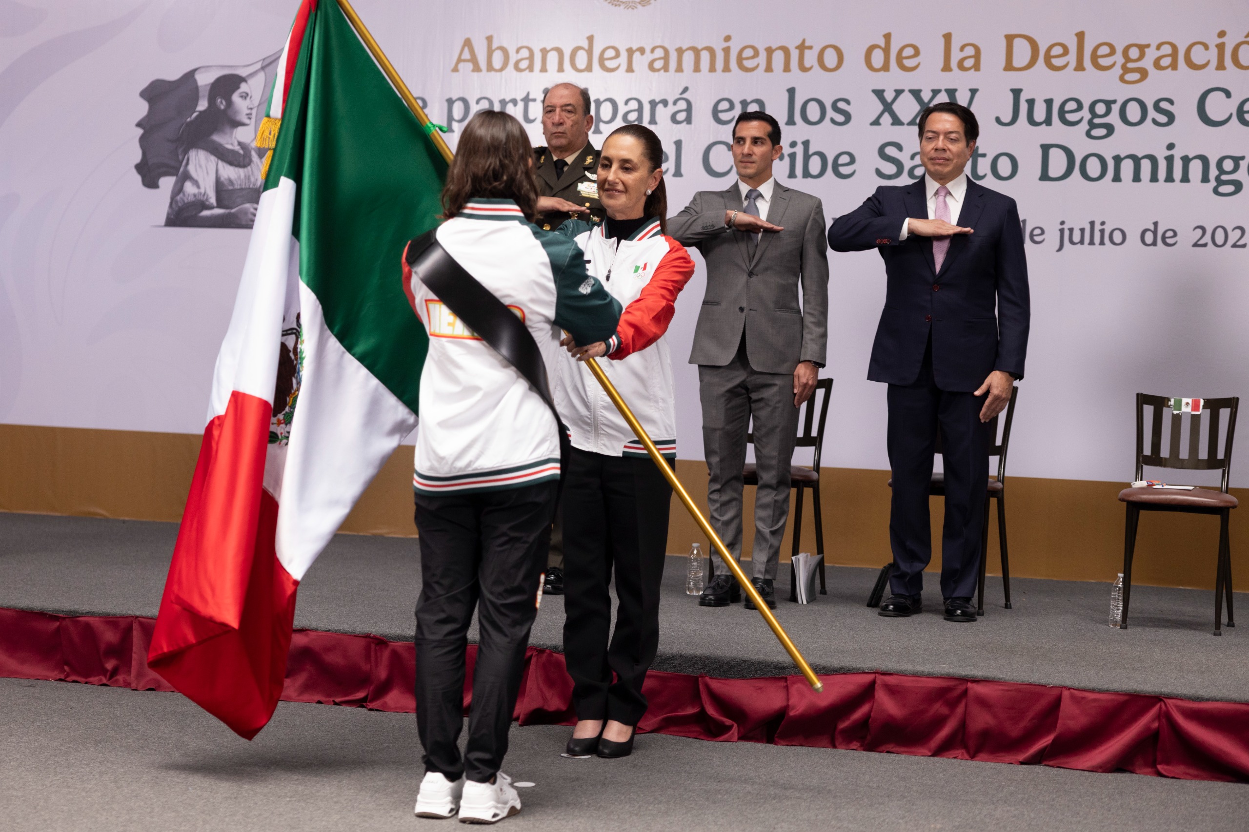 Sheinbaum abandera a atletas rumbo a Juegos Centroamericanos