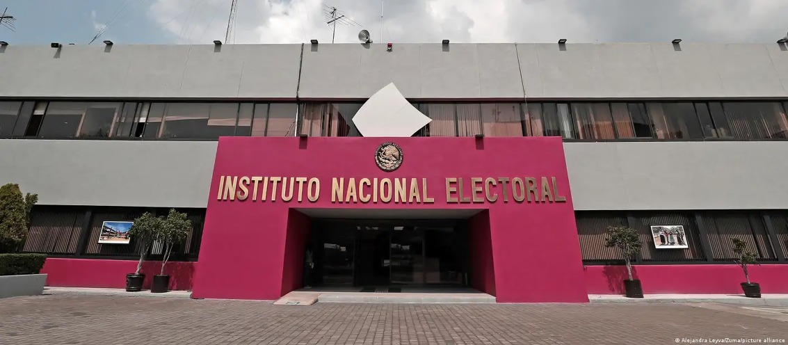 Somos MX recibe constancia del INE como partido político