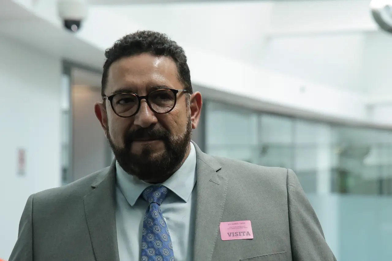 Ulises Lara renuncia
