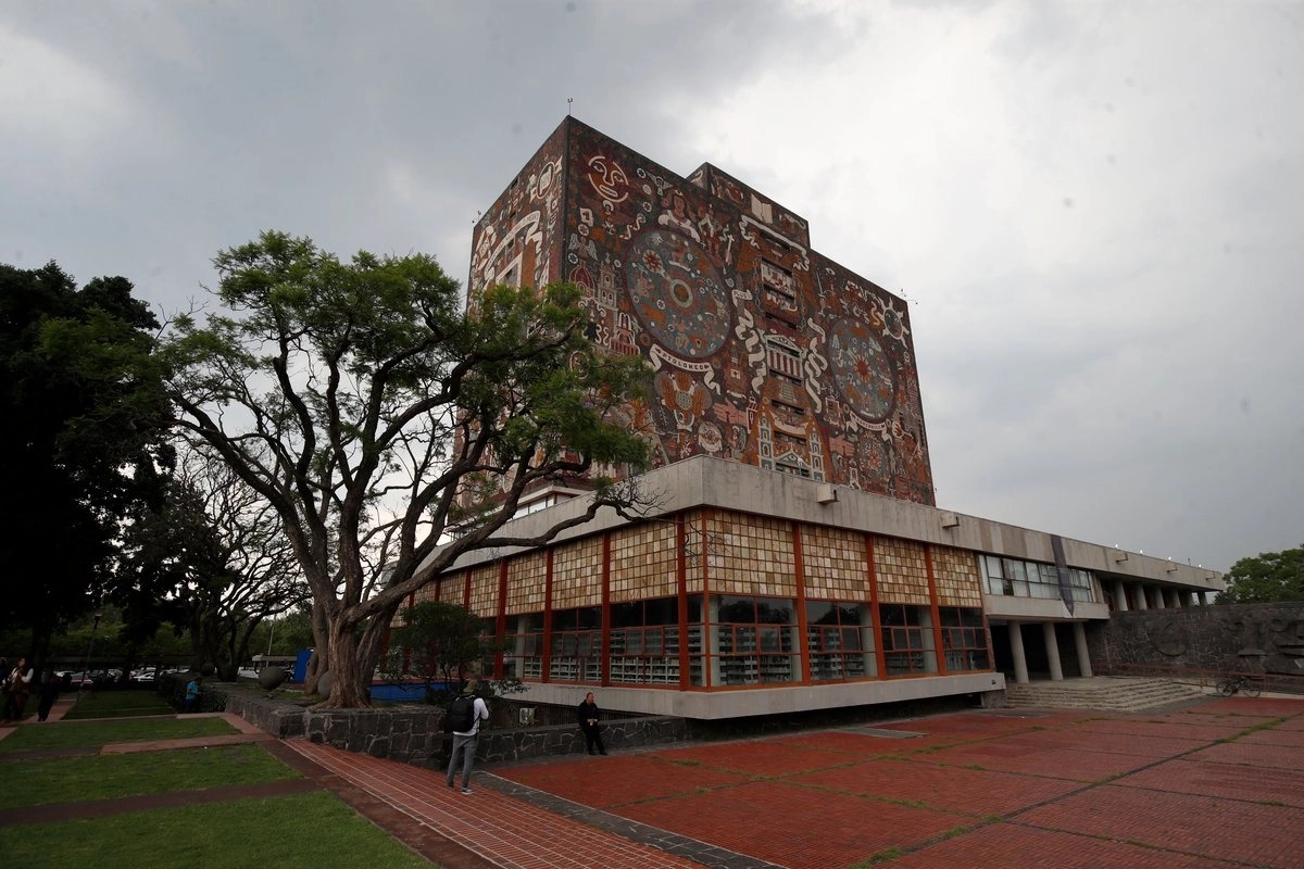 La UNAM suspendió temporalmente las inscripciones a licenciatura mientras investiga irregularidades en el examen de admisión.